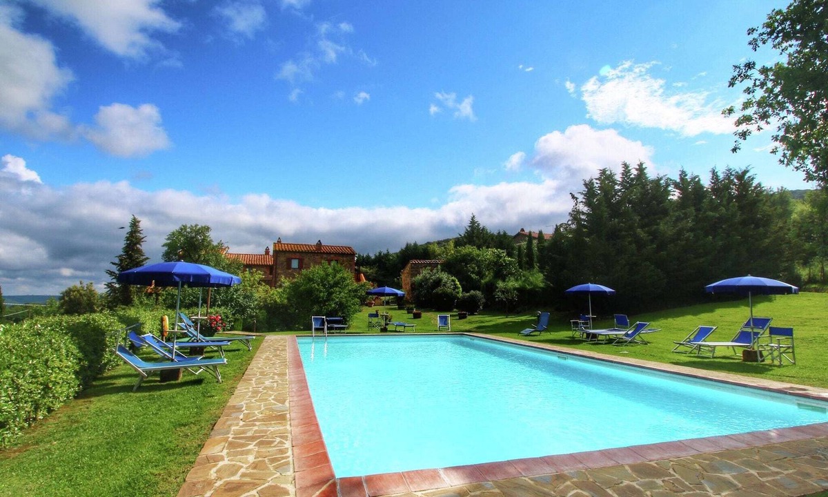 Castiglione d'Orcia House | Rolling farmhouse of Val d'Orcia