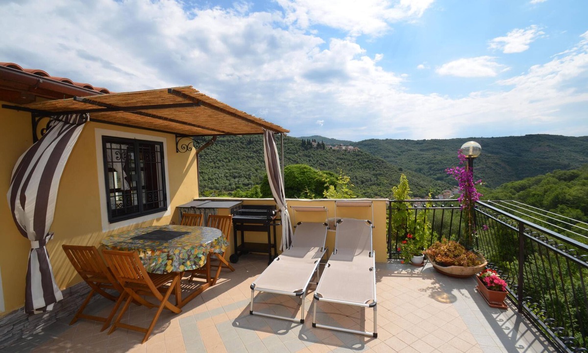 Costiolo Apartment | Romantic apartment with large terrace in panoramic position in the green