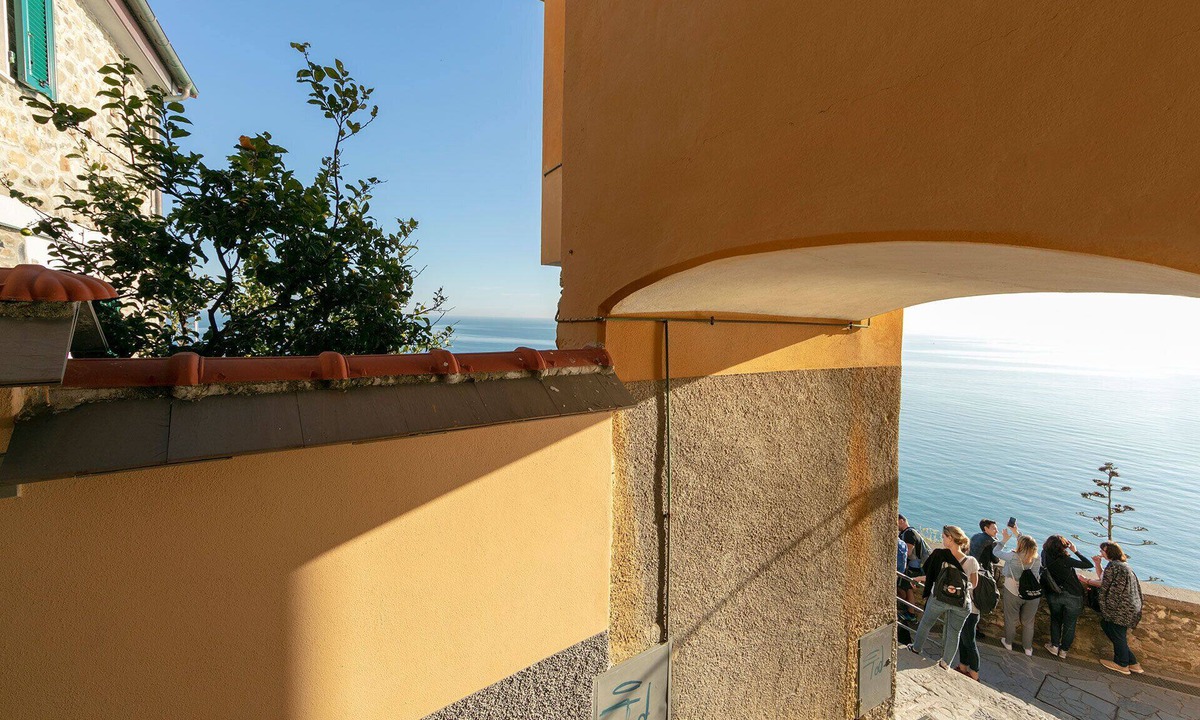 Corniglia House | Romantic Lemon Double Room