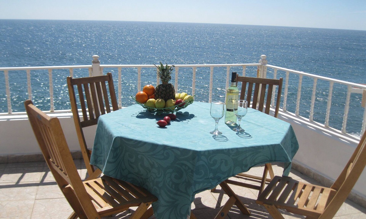 Prazeres Apartment | Romantic ocean front apartment in a charming fishermen village