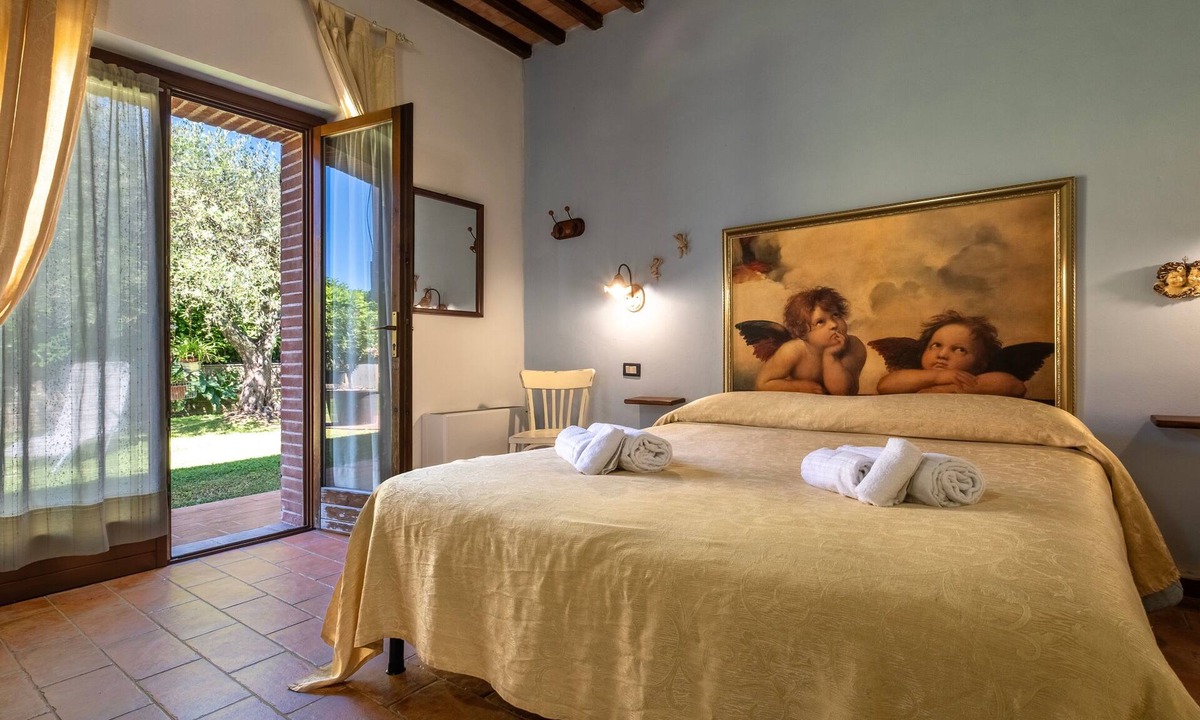 Manciano Apartment | Room 'Camera 1 - Il Maggio' with Shared Pool, Wi-Fi and Air Conditioning