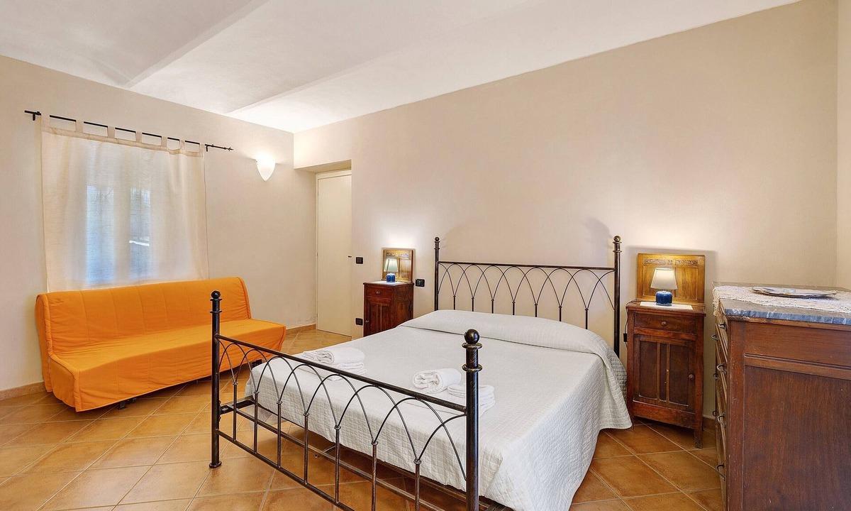 Costigliole d'Asti Apartment | Room 'Capra' with Mountain View, Shared Pool and Wi-Fi
