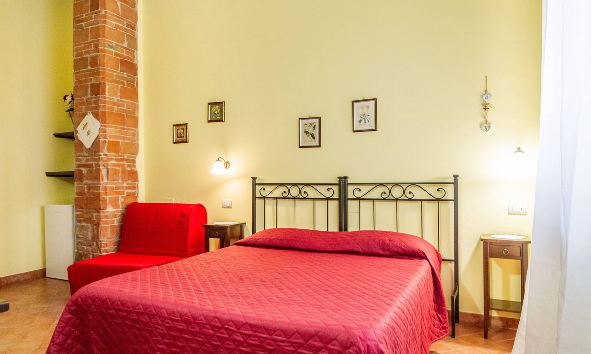 Castiglione della Pescaia Apartment | Room 'La Mangiatoia' with Shared Terrace, Shared Garden and Wi-Fi