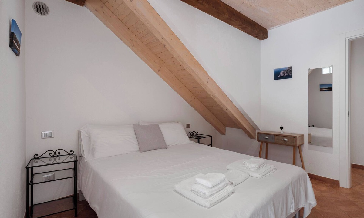Borzonasca Apartment | Room 'Matrimoniale' with Balcony and Wi-Fi