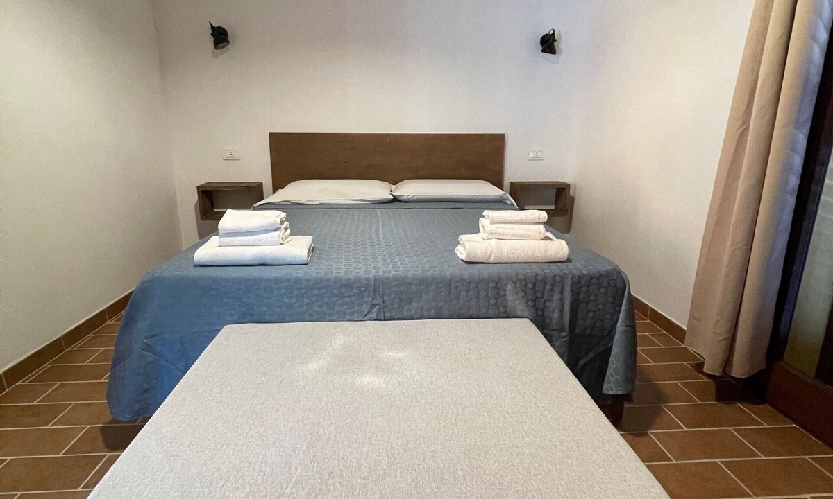 Sassetta Apartment | Room 'Santa Lorica - Camera 17' with Shared Pool, Wi-Fi and Air Conditioning