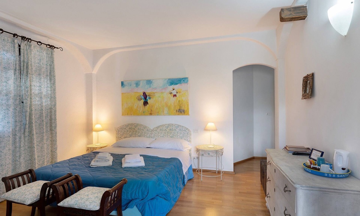 Dolceacqua Apartment | Room 'Turchese' with Mountain View, Wi-Fi and Air Conditioning