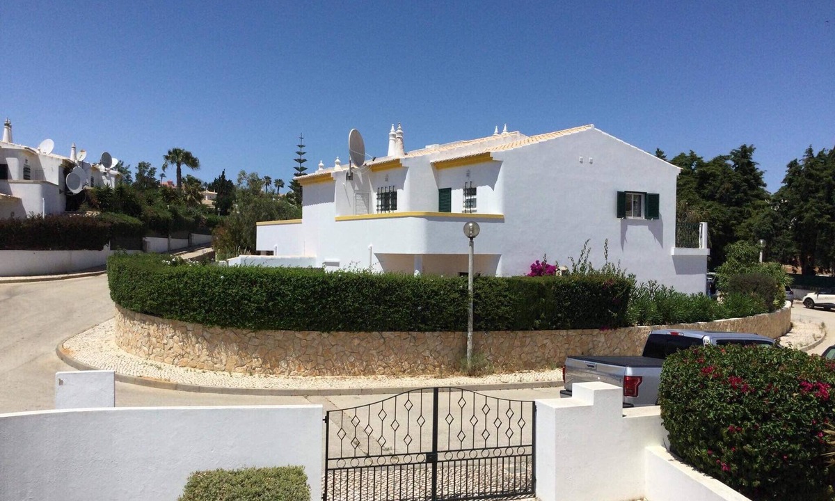 Luz Villa | Rosa Floresta - delightful 3-bed townhouse with private pool & aircon