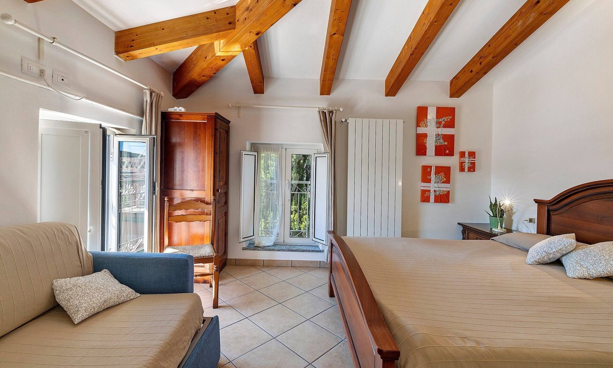 Gorra Apartment | Rosmarino Room with Hill View