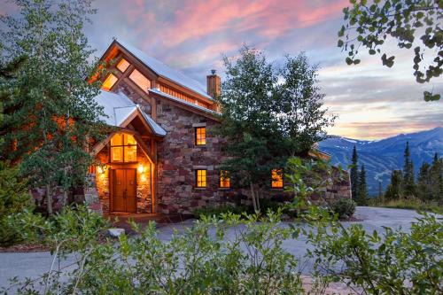 Baldy Mountain House | Rubywood, Hot Tub, Best Views on Baldy Mountain, Close to Shuttle