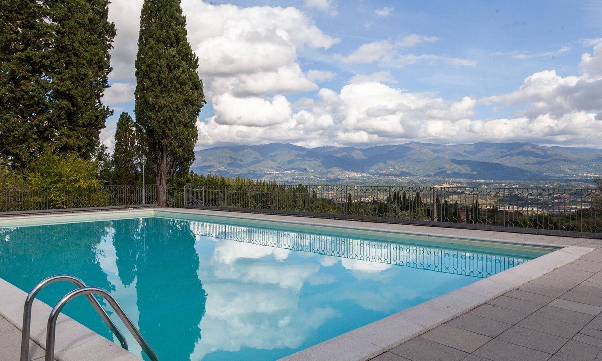 Figline e Incisa Valdarno House | Rustic Getaway in Tuscan Hills