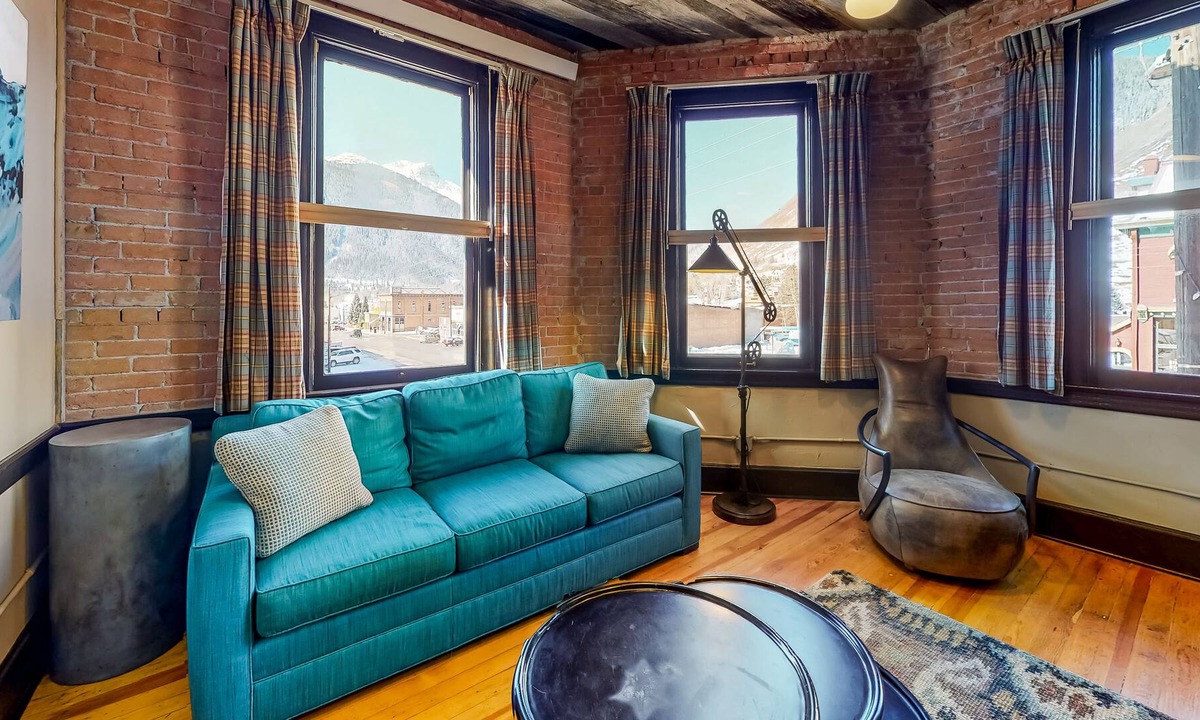 Silverton House | Rustic Chic Suite with Free WiFi, Kitchenette, & Mountain Views