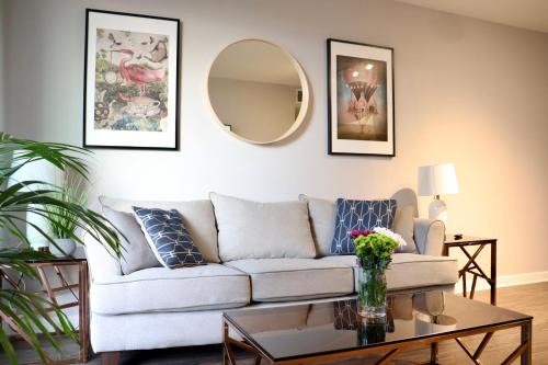 Wilshire Montana Apartment | Santa Monica Place with Free Parking