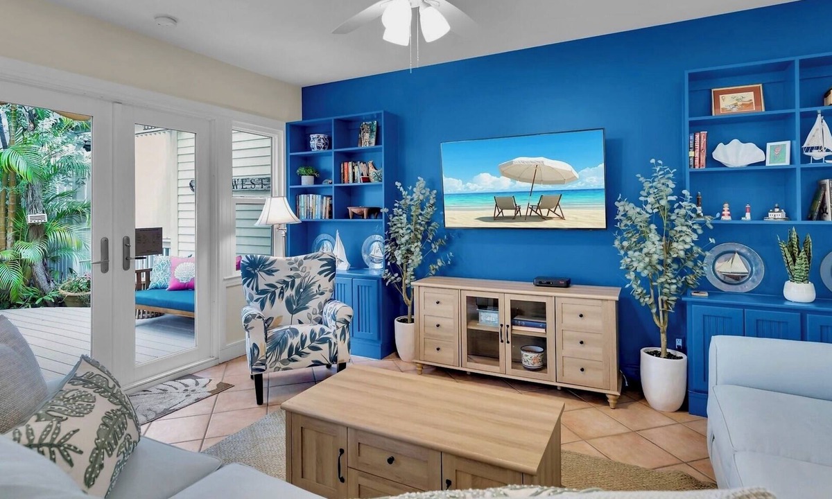 Bahama Village House | *SEA CAPTAIN'S HAVEN @ THE ANNEX* Luxury Villa & Pool + LAST KEY SERVICES.