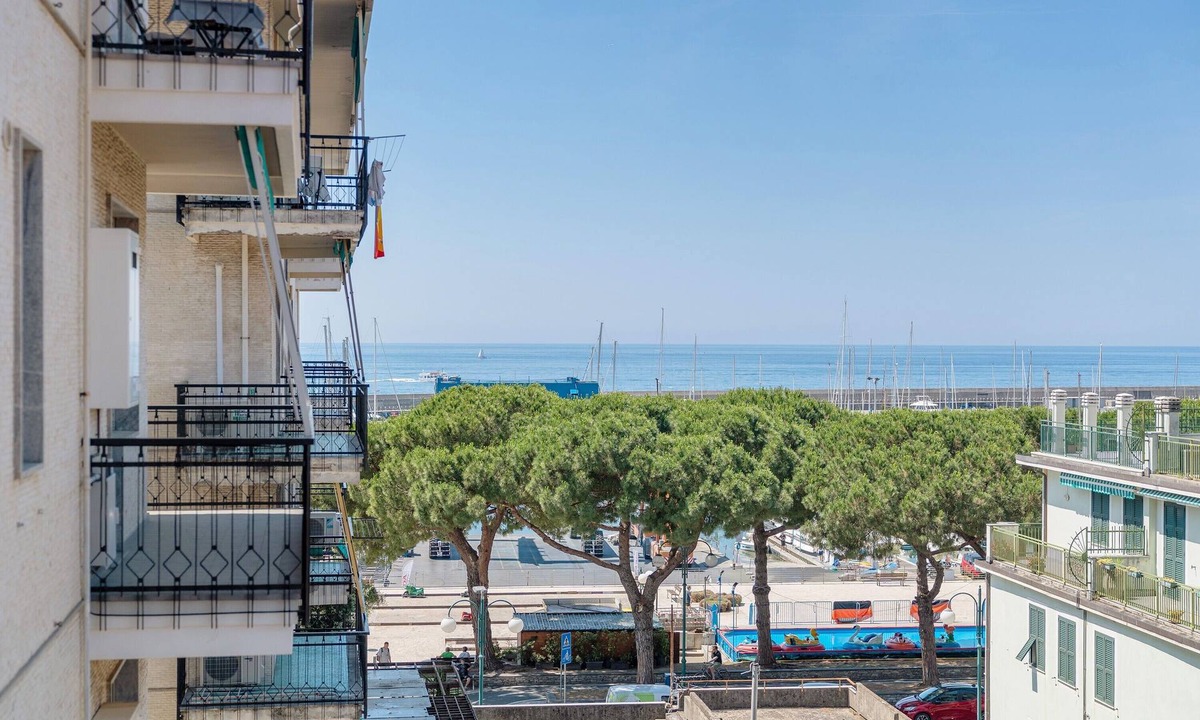 Chiavari Apartment | Sea & Center - Chiavari Apartment with Sea View, Wi-Fi, and Air Conditioning