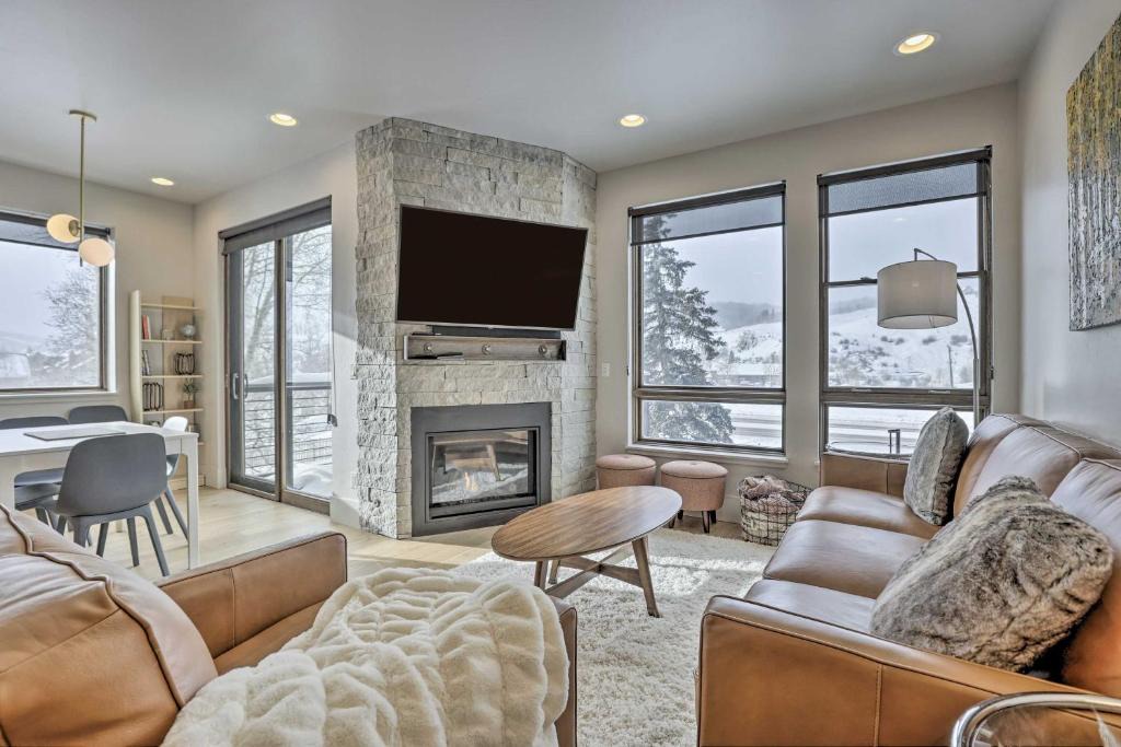 Silverthorne Apartment | Silverthorne Condo Fireplace, Balcony, Views