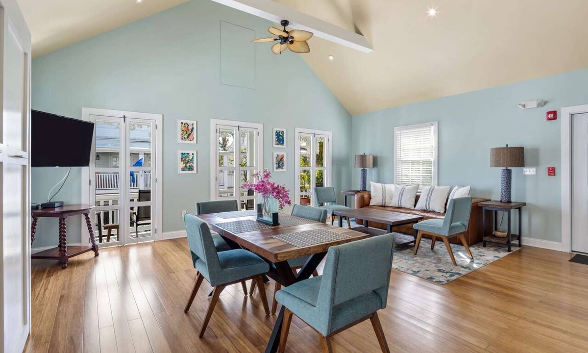Downtown Apartment | Sky Suite with Balcony Overlooking Duval Street