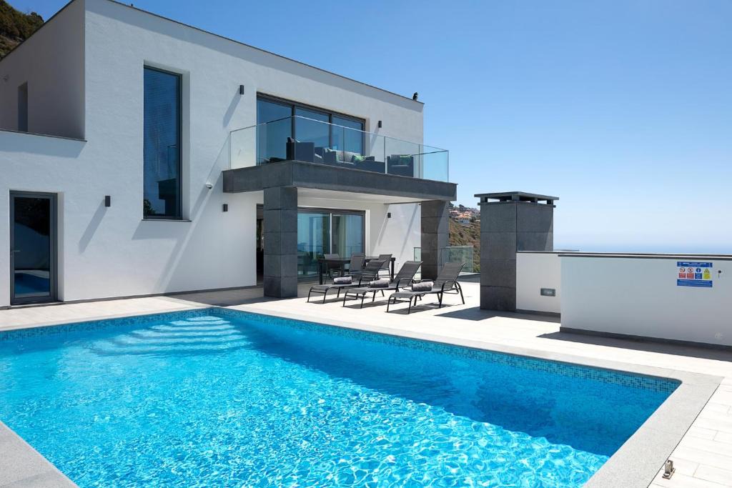 Arco da Calheta Villa | SKYFALL VILLA