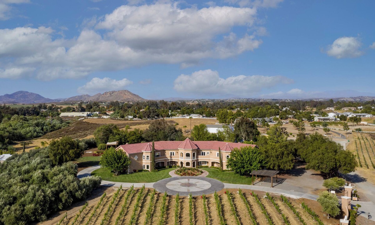 Temecula Villa | Sleeps 20 | Vineyard Estate w/Resort Pool, Spa & Game Room | Wilson Creek Manor