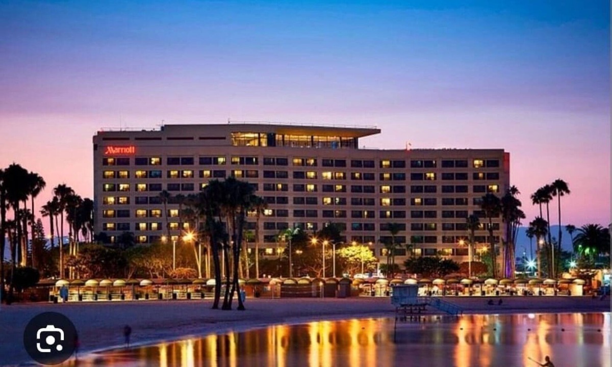 Del Rey Apartment | Snazzy 2BR Apt Marina Del Rey with pool and hot tub