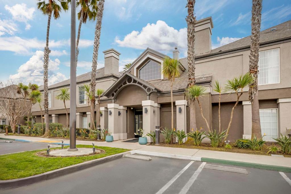 Torrance Hotel | Sonesta ES Suites Torrance Redondo Beach