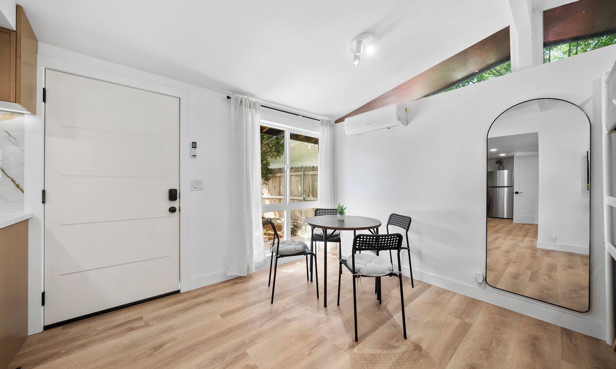Valle Lindo House | Soothing 2-bedroom house with AC welcoming Pomona free parking laundry Bunkbed