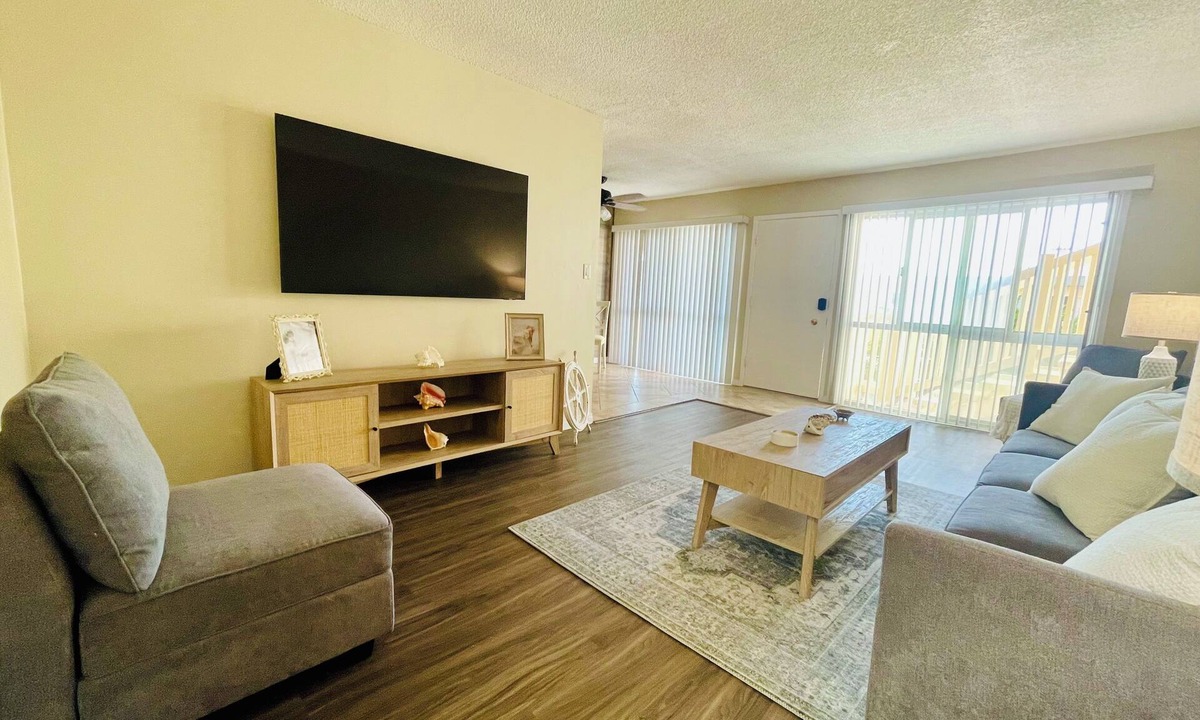 South Redondo Apartment | Soothing Beach Apartment in Redondo Beach…20 steps to Ocean!