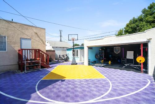 Los Angeles House | South LA 3BR with Gym and Hot Tub by Colby and Conrad