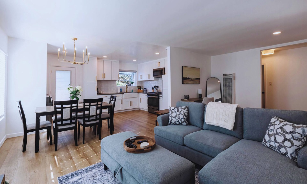 Lawndale House | Spacious 3 bedroom home in Lawndale