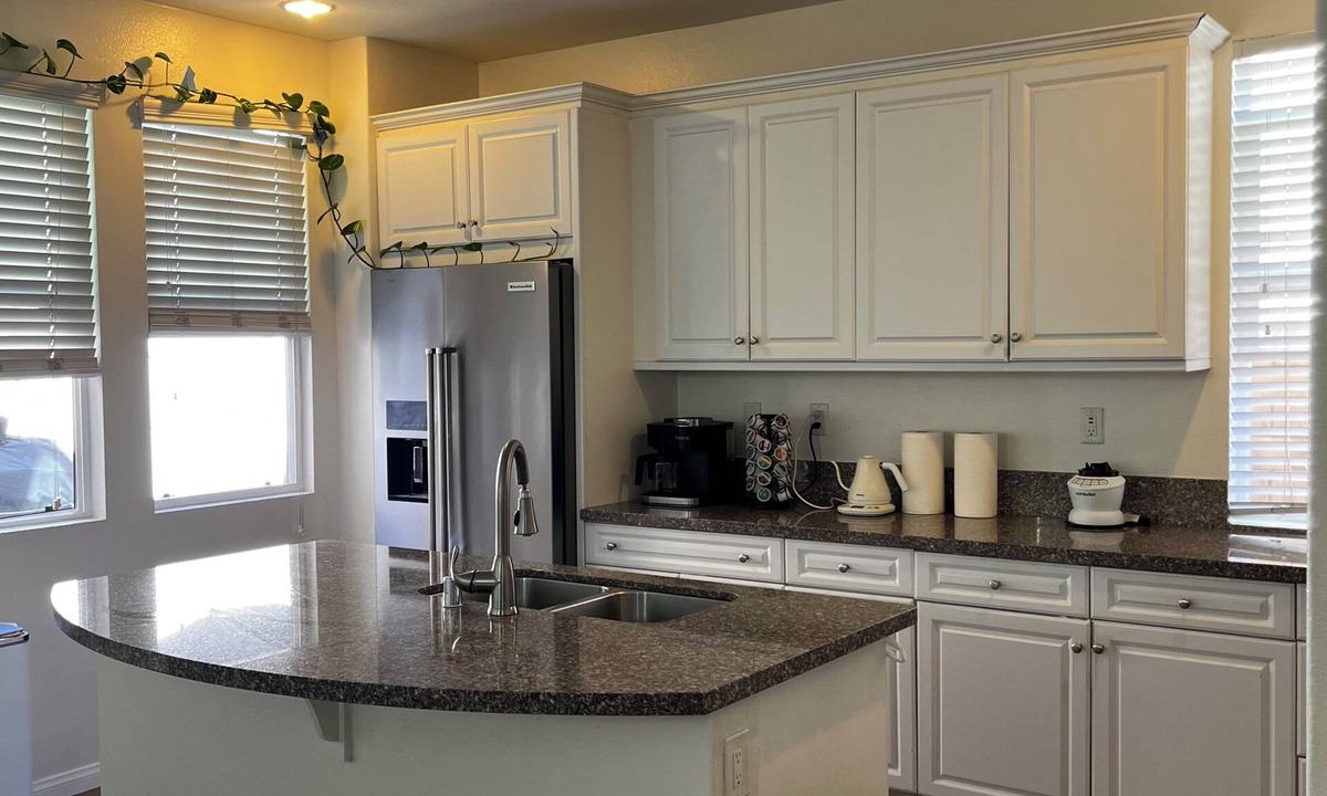Guasti House | Spacious 4-bedroom house in quaint Ontario with cool AC