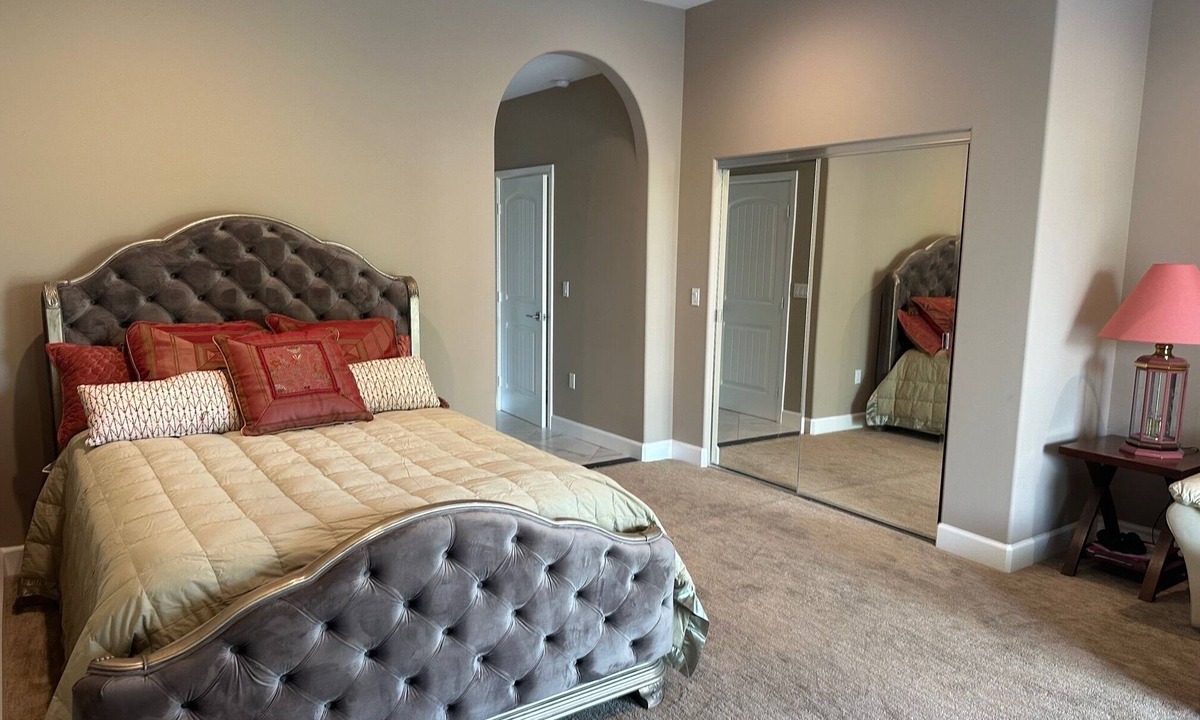 Cal Heights House | Spacious 5-bedroom house with WiFi, AC in brilliant Long Beach