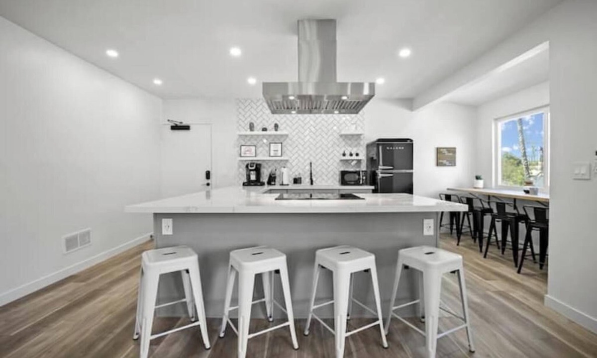 Lamanda Park Apartment | Spacious Apt w/2BR - City Center