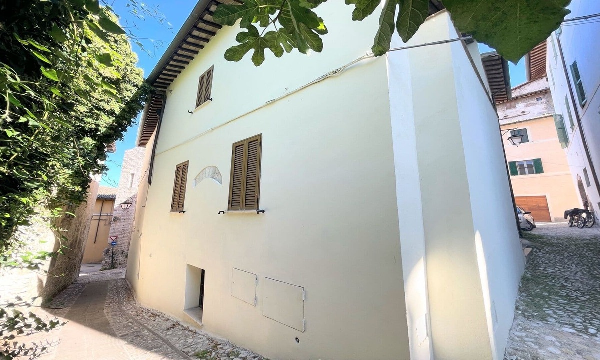 Spoleto Villa | Spacious centrally located townhouse - Spoleto - sleeps 10