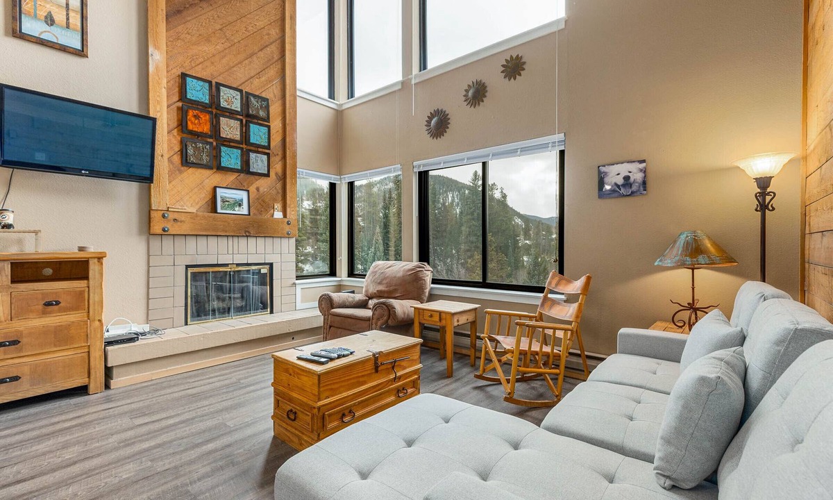 Lakeside Village Condo | Spacious Condo/Mountain Views/Great Amenities