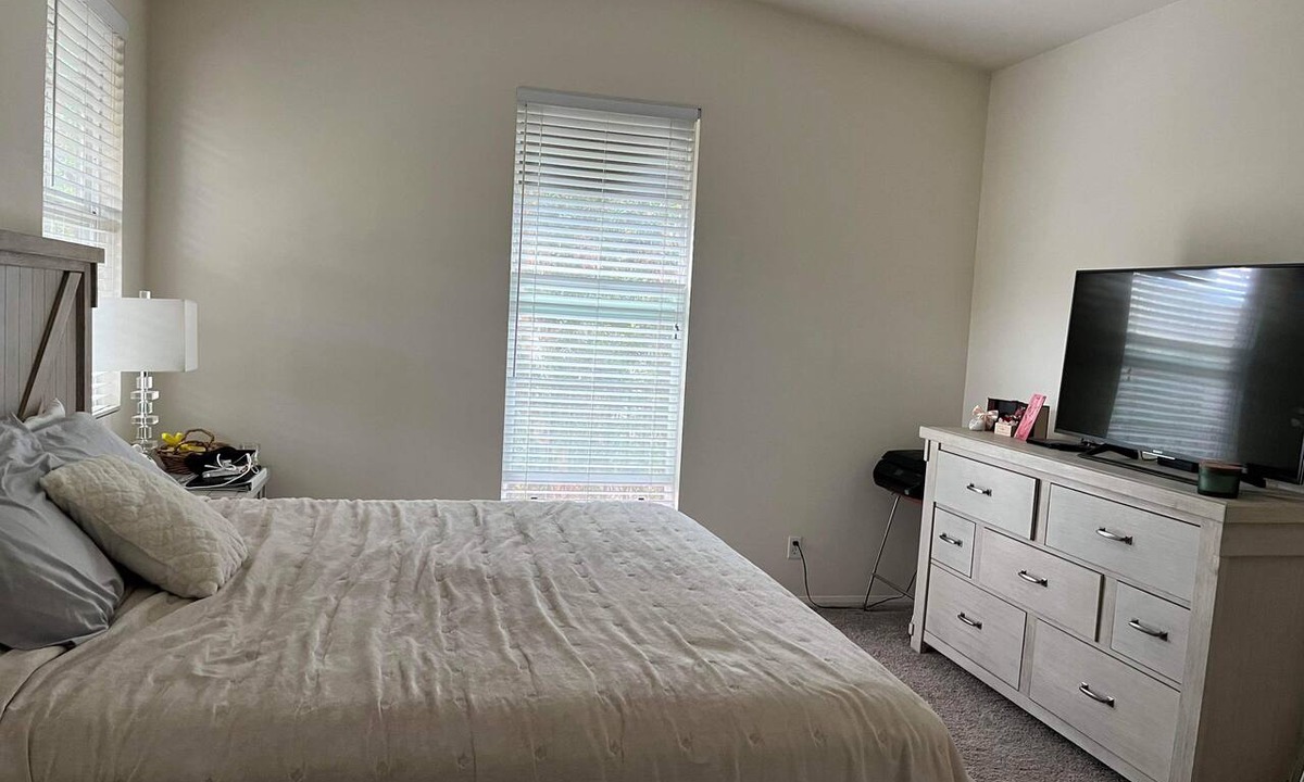 Quail Hill House | Spacious Private Master Suite in a 3 Bedroom Townhome w/Kitchen, Pool & Shopping