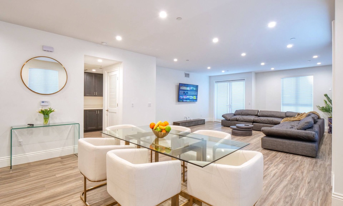 Pico - Robertson Condo | Spaciuos Luxury Condo Beverly Hills Adjacent