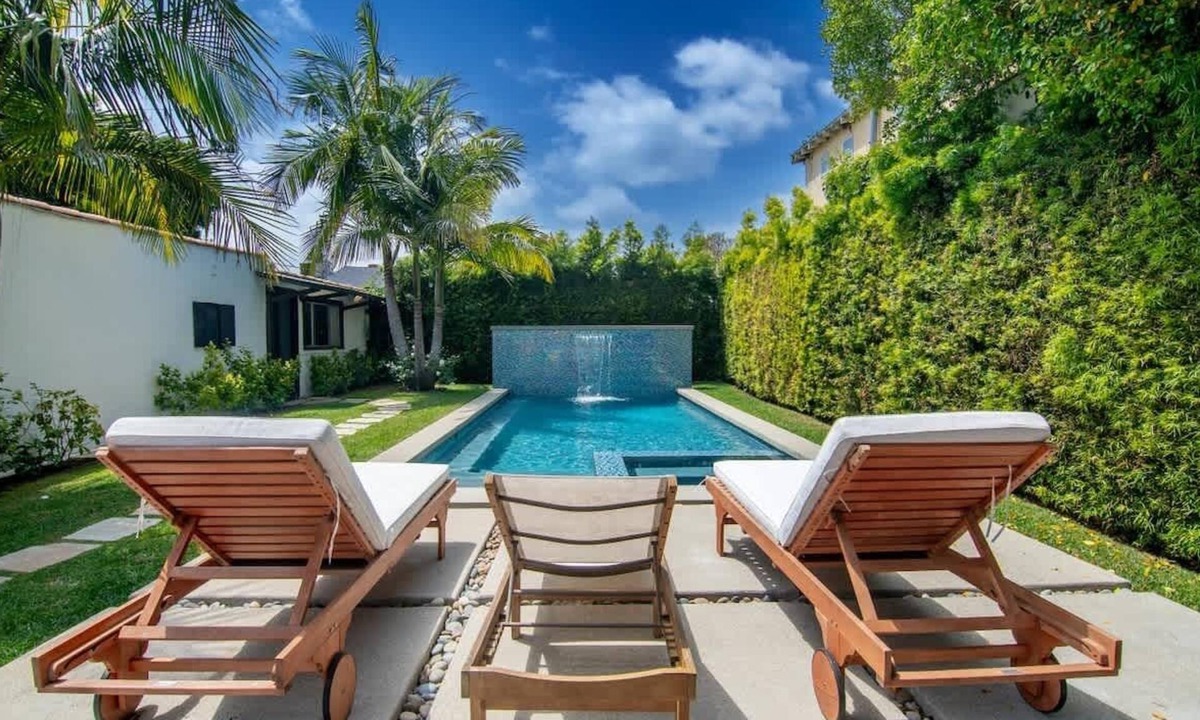 Pico - Robertson House | Spanish-Style Retreat with Pool in LA