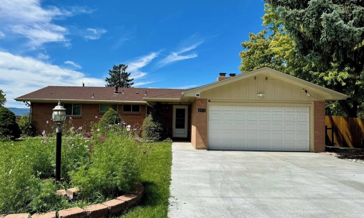 Littleton House | Spectacular Mountain Views - Hot Tub & Fire Pit