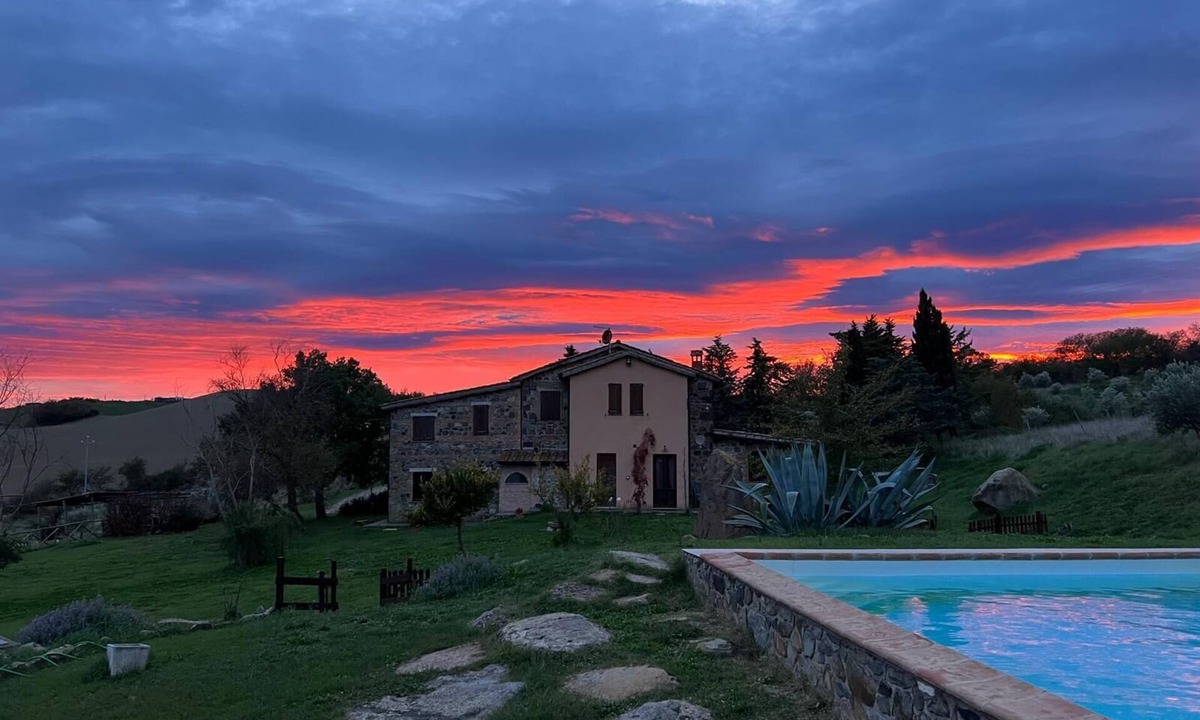Radicofani House | Splendid farmhouse in Val d'Orcia with private swimming pool and sauna
