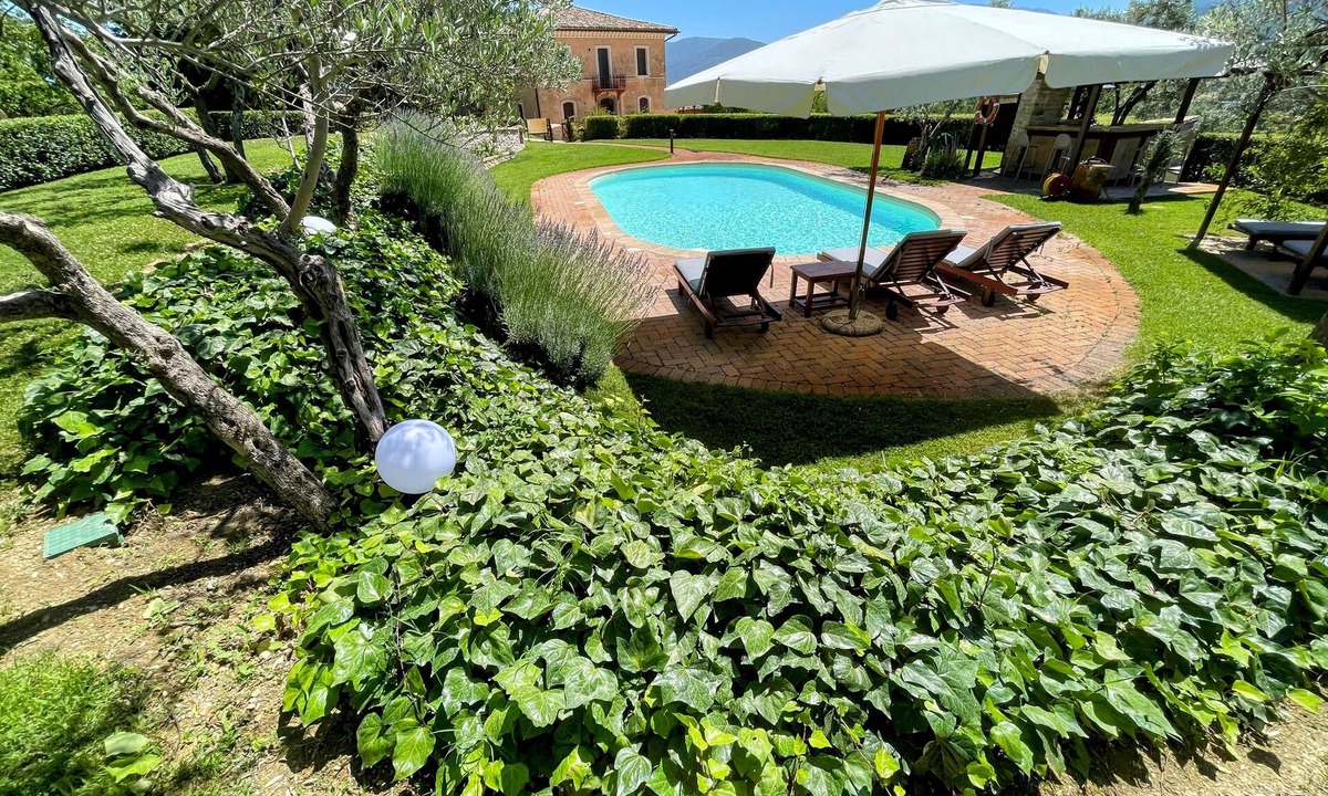 Spoleto House | SPOLETO TRANQUILITA + POOL. SLEEPS 20 SPOLETO CENTRE 15 MINS