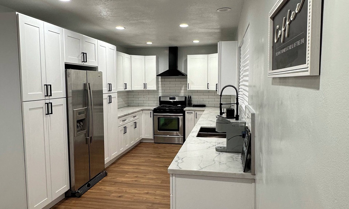 Los Angeles House | Stay in comfort and style while being surrounded by the best Los Angeles has!
