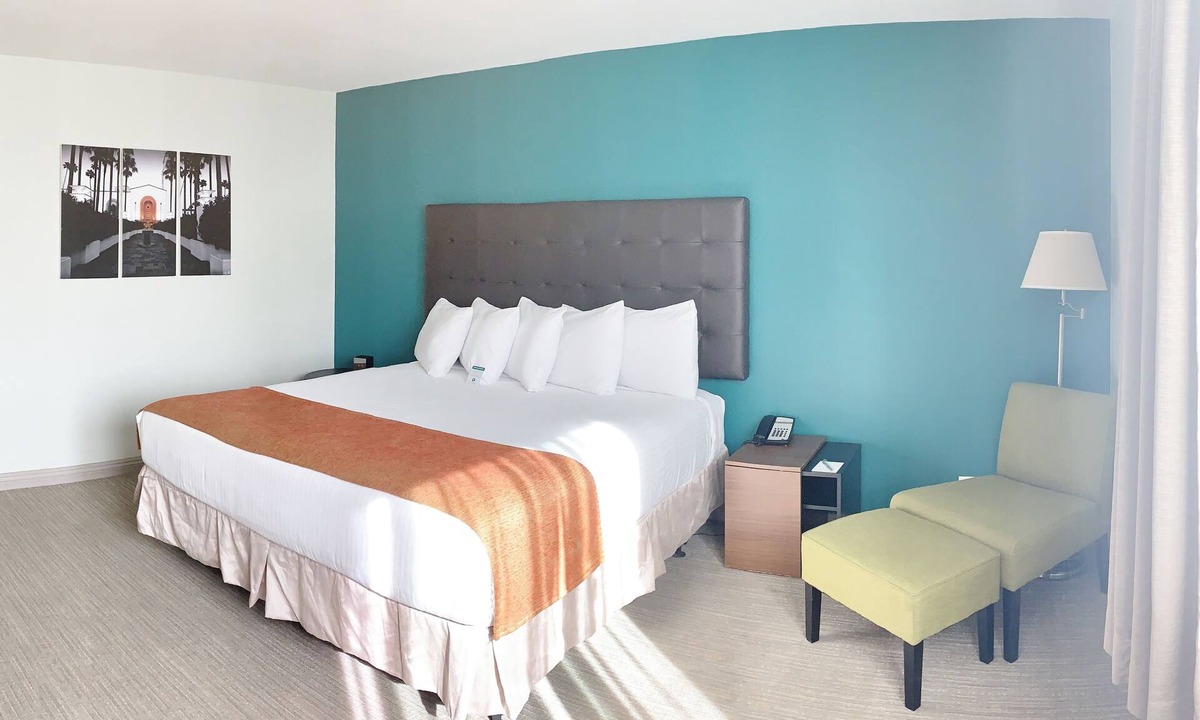 Torrance Hotel | Stay Near Torrance Beach w/Fitness Center and Easy Access to LAX