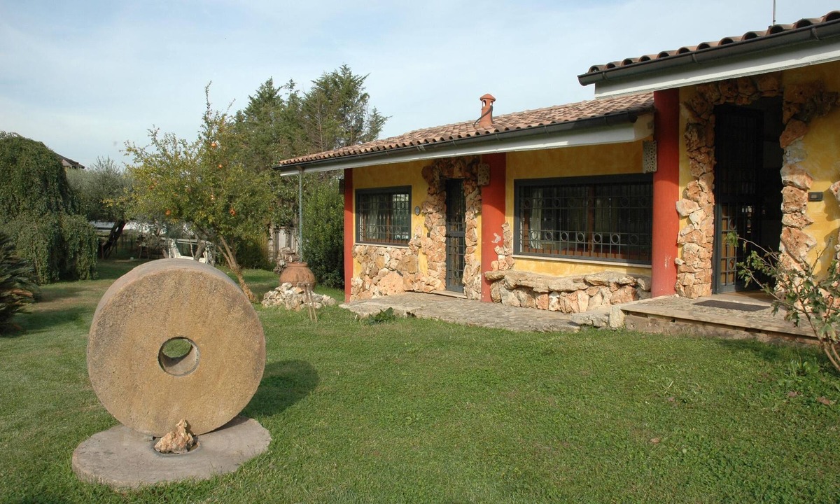 Fiano Romano House | Stone House 1. Garden house near Rome. Ground floor.