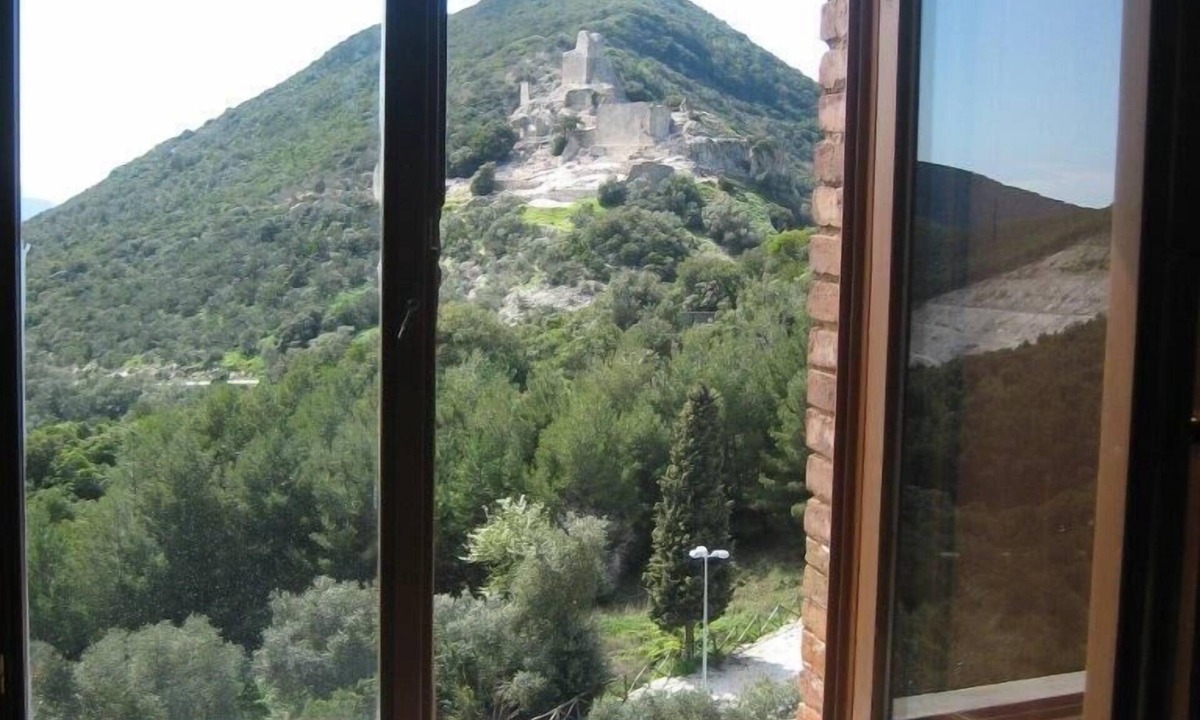 Campiglia Marittima Hostel | Student's Hostel Gowett