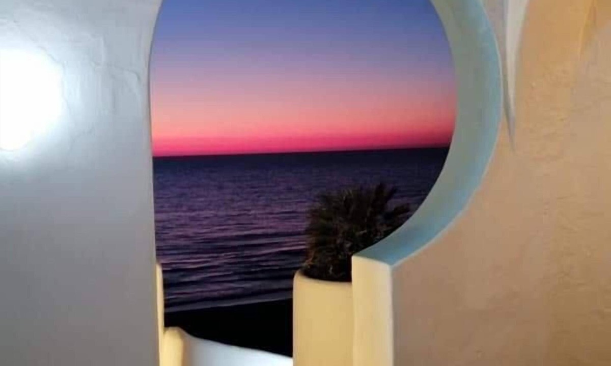 Anzio Hostel | Studio apartment, sea front, terrace, floor 1 (Poppy)