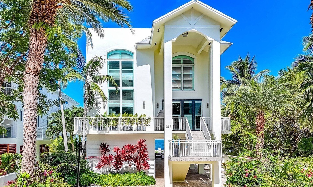 Tavernier House | Stunning 5-bedroom Ocean's Edge home in Tavernier, perfect for up to 10 guests.