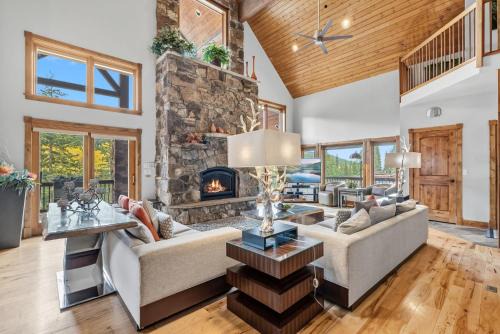 Blue River House | Stunning 6BR Lodge w Beautiful Mt Quandary Views