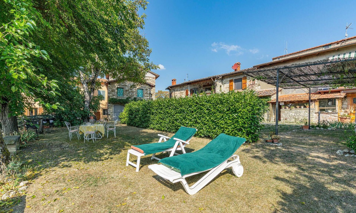 Porrena Apartment | Stunning apartment in Poppi AR with WiFi