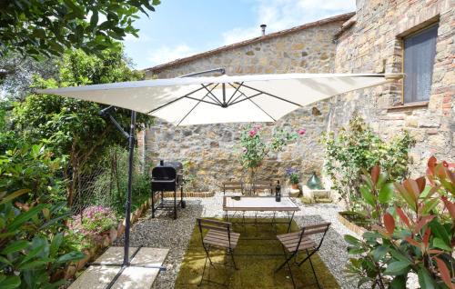 Monticchiello Apartment | Stunning Apartment In Monticchiello With Wifi