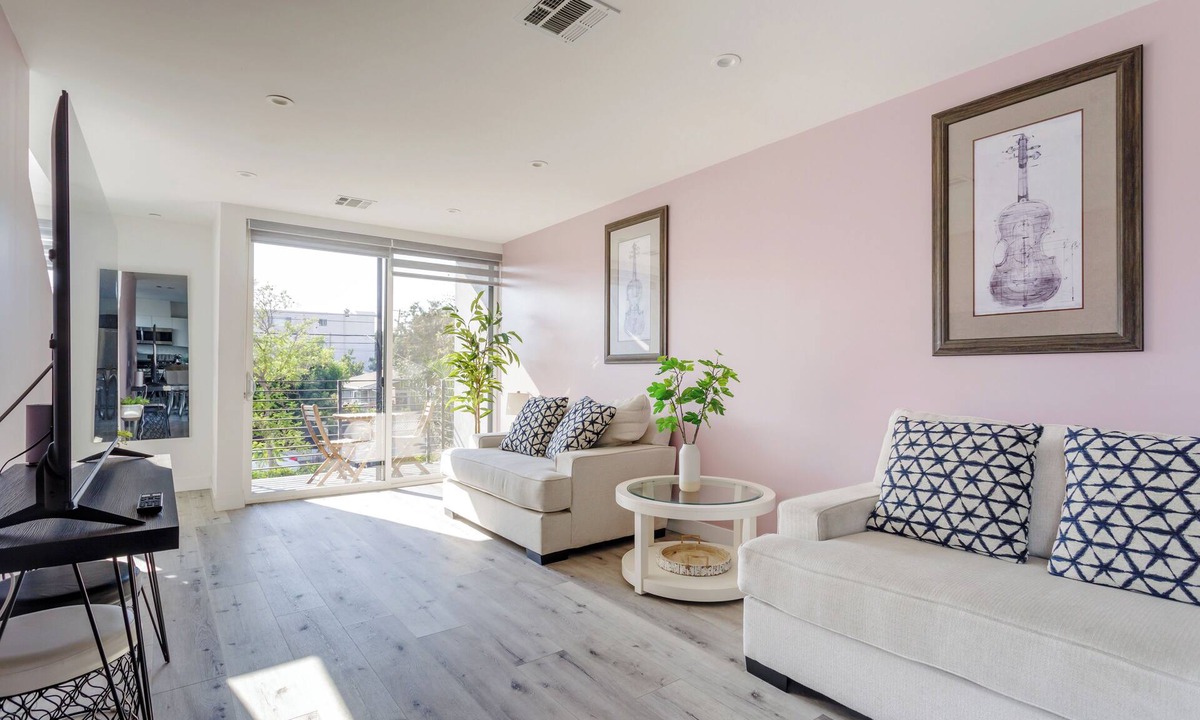 Little Armenia House | Stunning Hollywood Townhouse with Sunny views