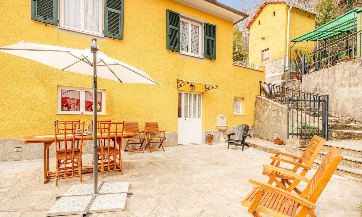 Borzonasca House | Stunning home in Borzonasca with WiFi